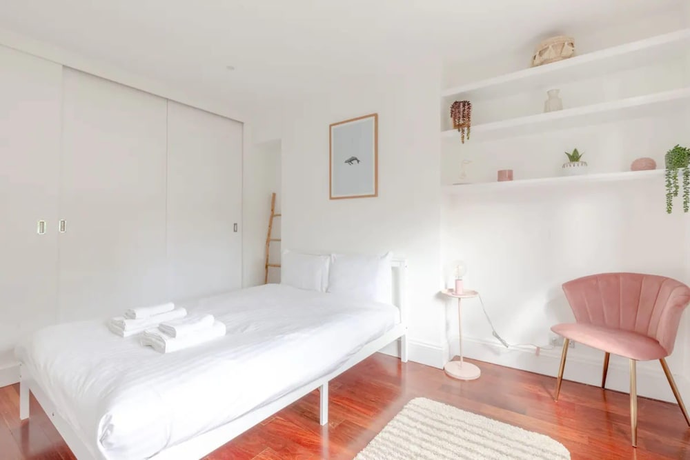 Stylish 2 Bedroom Apartment Beside Putney Station