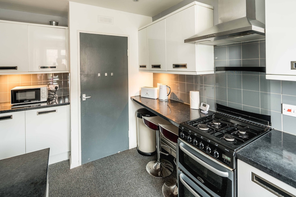 Spacious 3Br Flat With Balcony Near Tottenham Hale