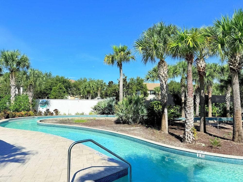 Family Villa in Windsor Lazy River BBQ Pool