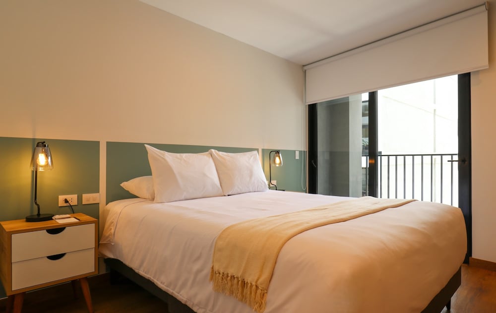 w Group-friendly 3BR w Balcony in Miraflores