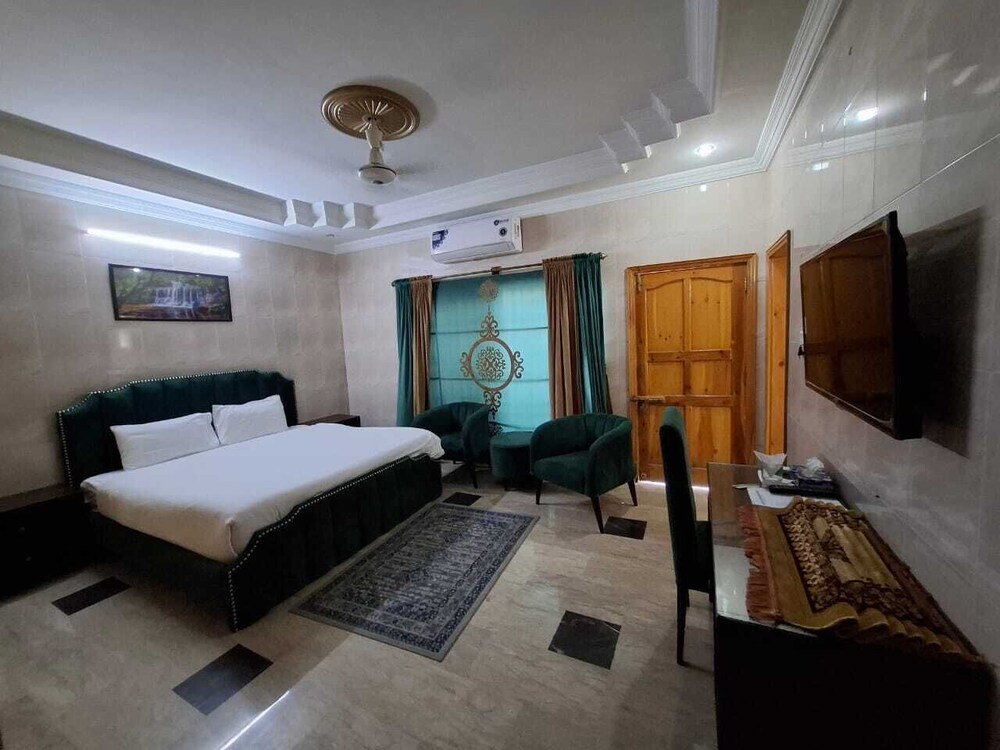Royal Luxus Executive Guest House