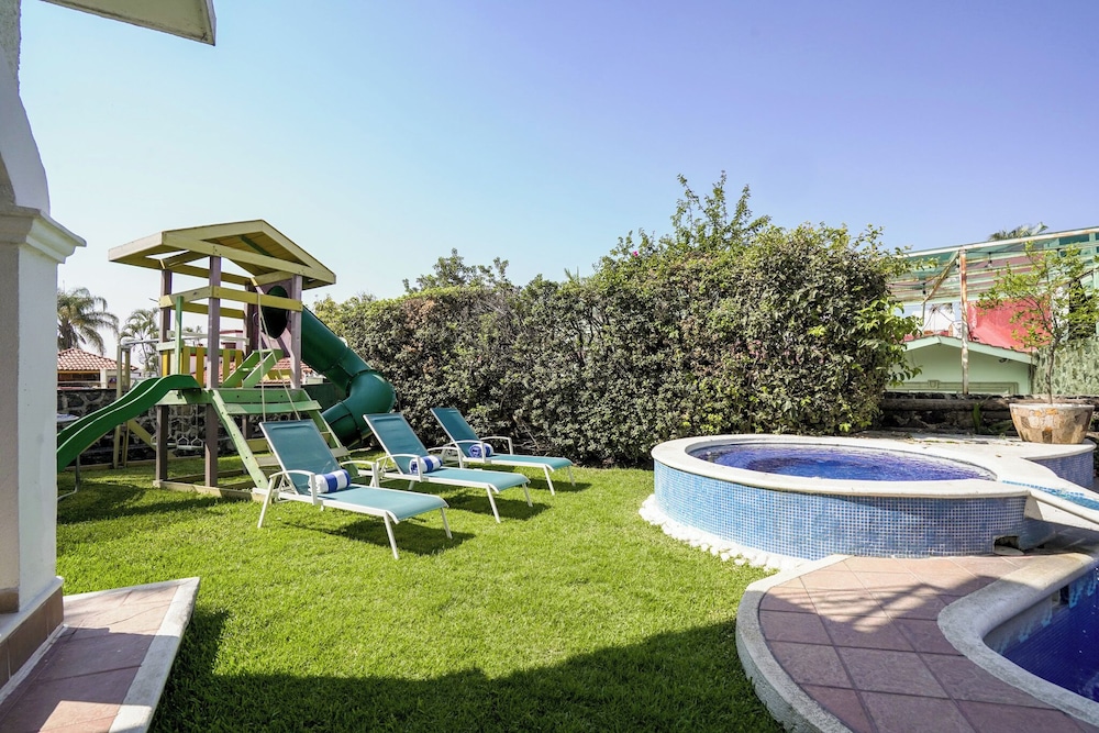 Spacious House with Pool