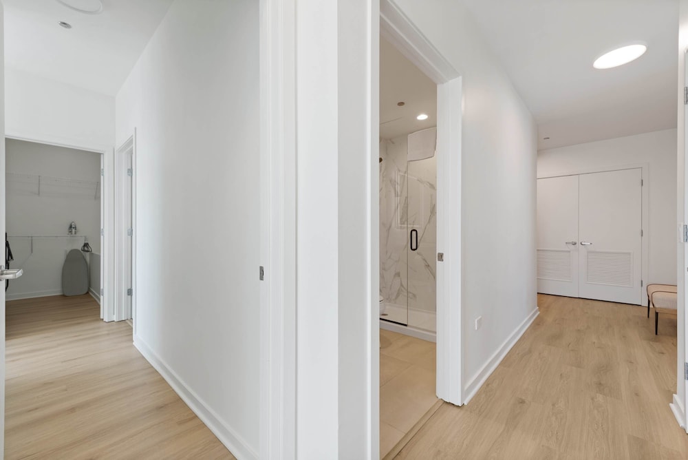 West Loop Grand Penthouse 3BR Best Views
