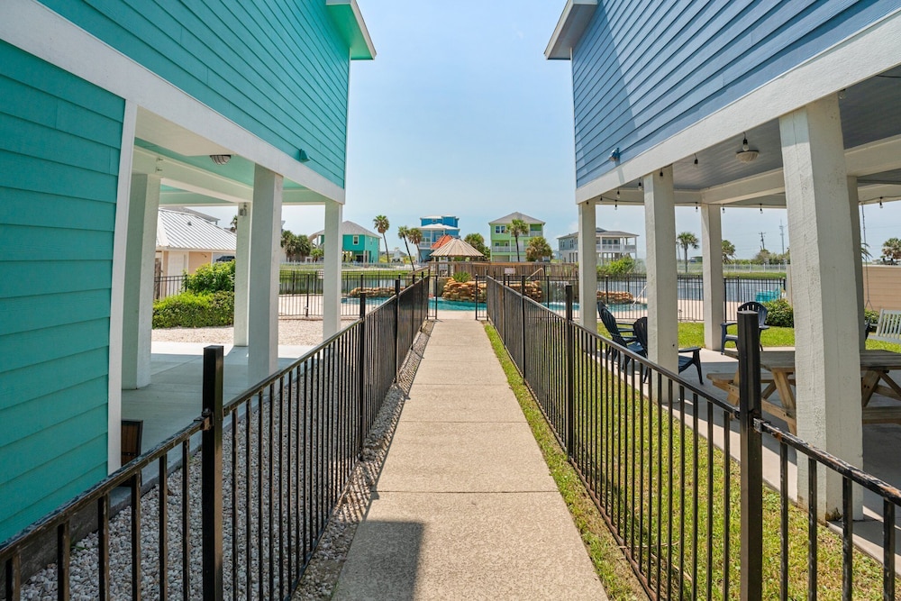 Chancla - Pet Friendly! Community Pool!
