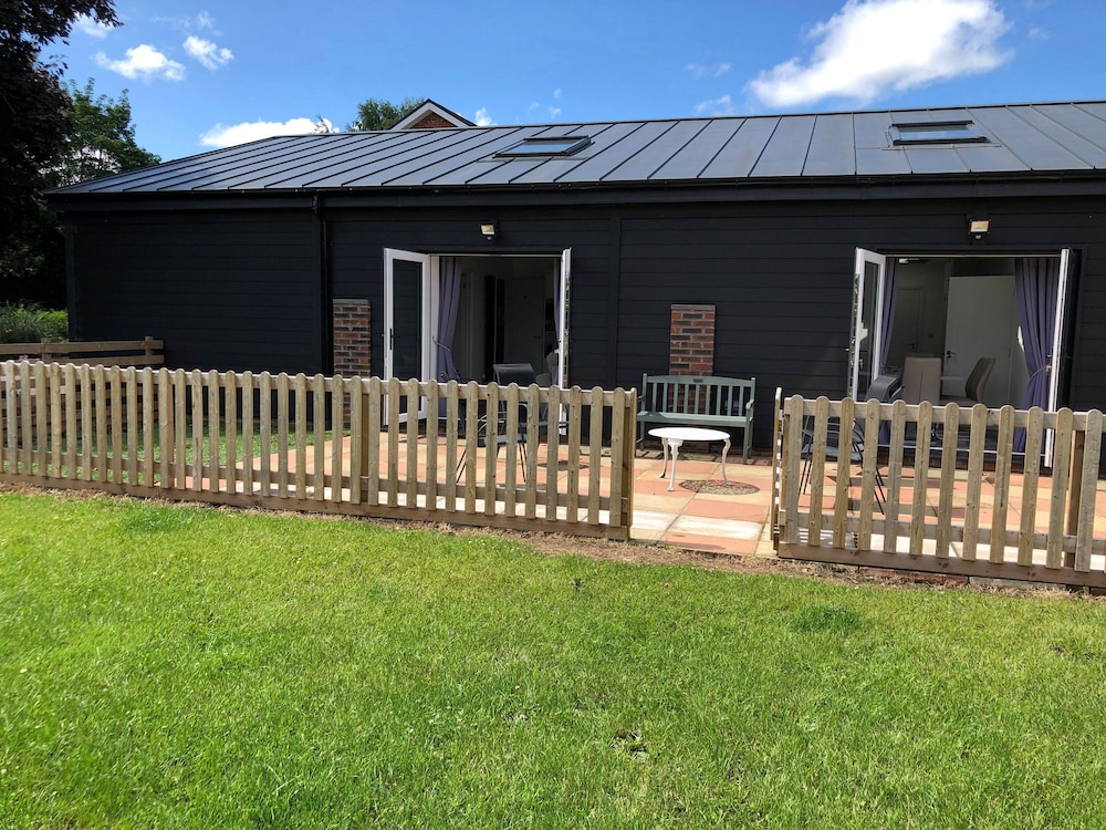 2 Barn Cottages
