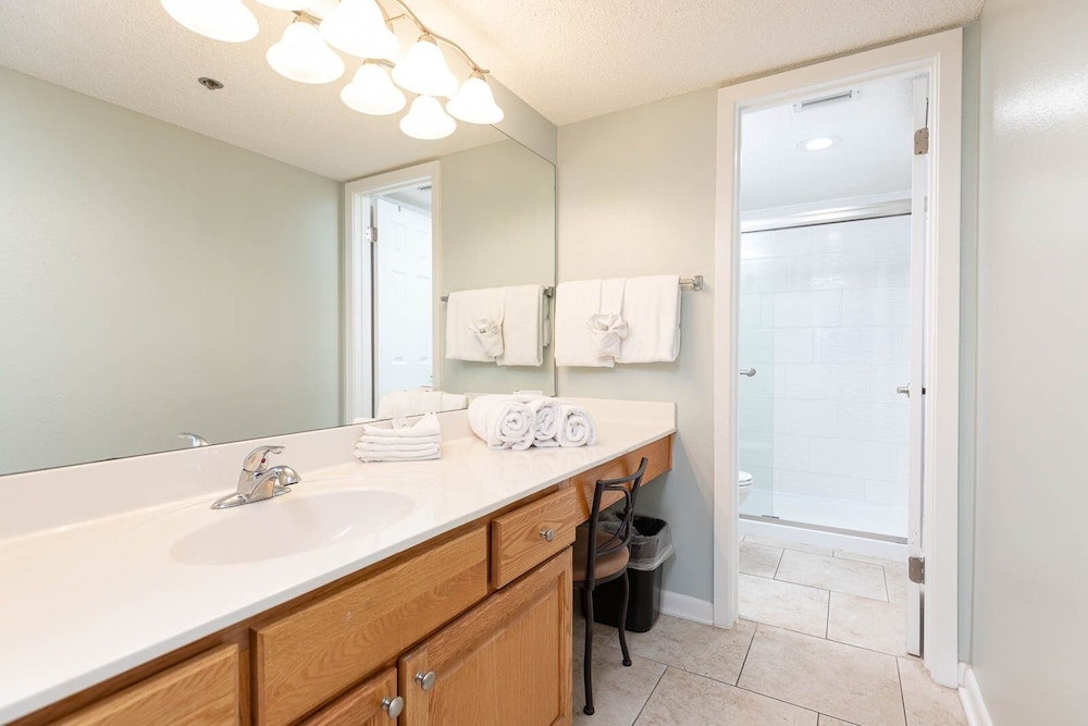 Phoenix East 2 2064 2 Bedroom Condo