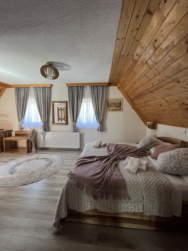 Rustic Inn River 2