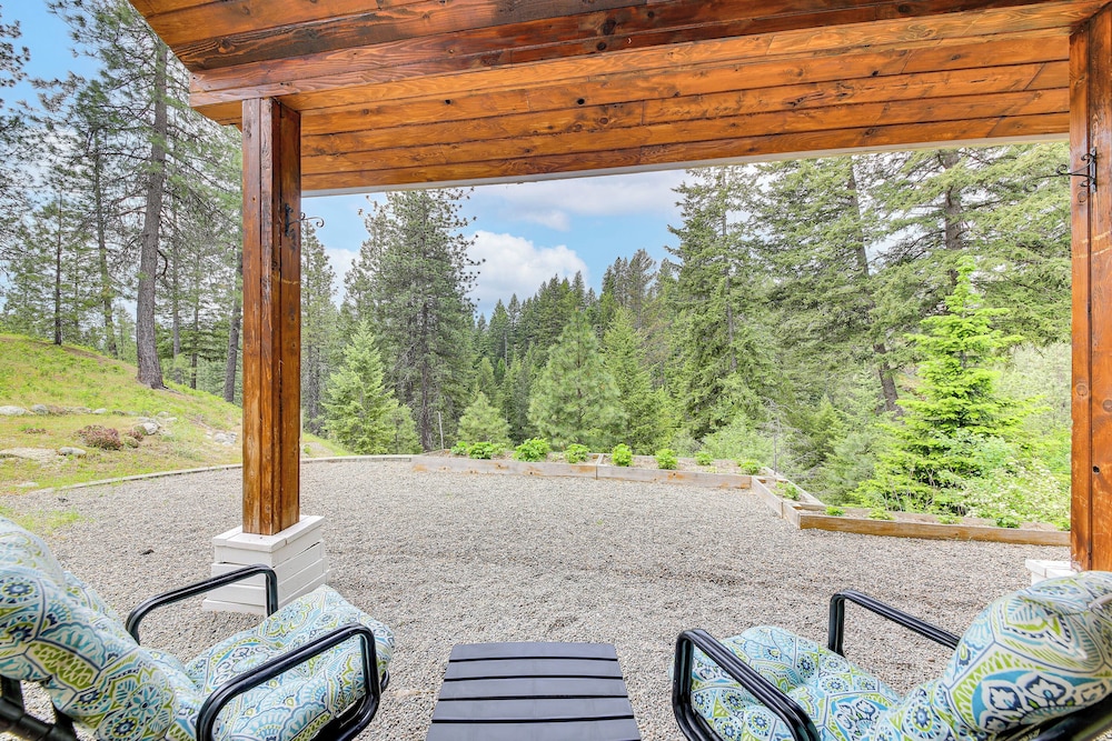 Rustic & Modern Home w/ Forest Views in Newport!