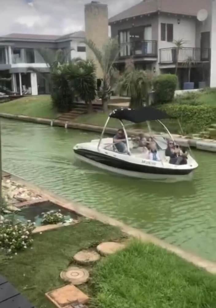 Lake Villa Hartebees