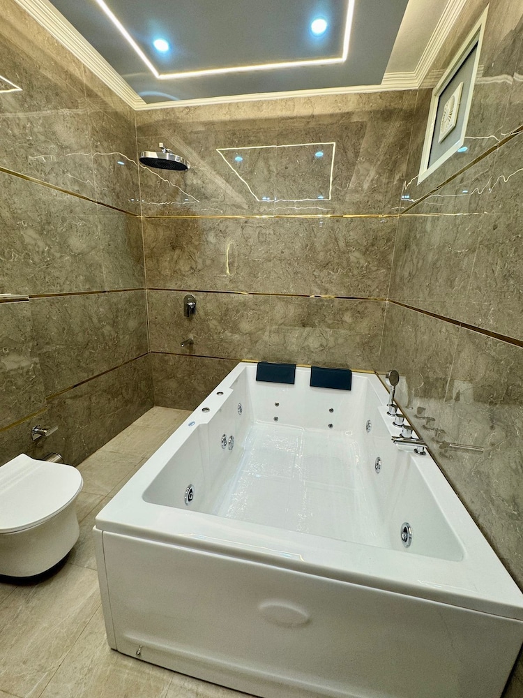 Hotel Shivaka Inn Delhi Airport
