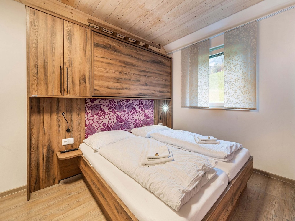 Large Apartment in Sankt Georgen With Balcony