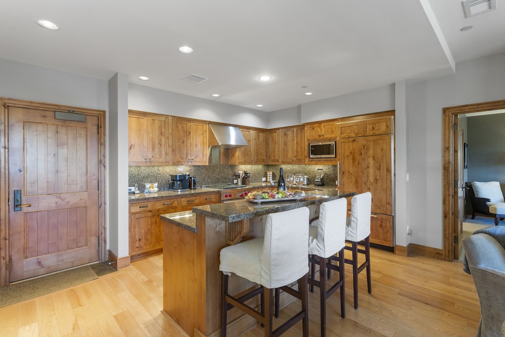 Shooting Star Lodge at Deer Valley Resort - Three Bedroom Residence #101 3 Condo
