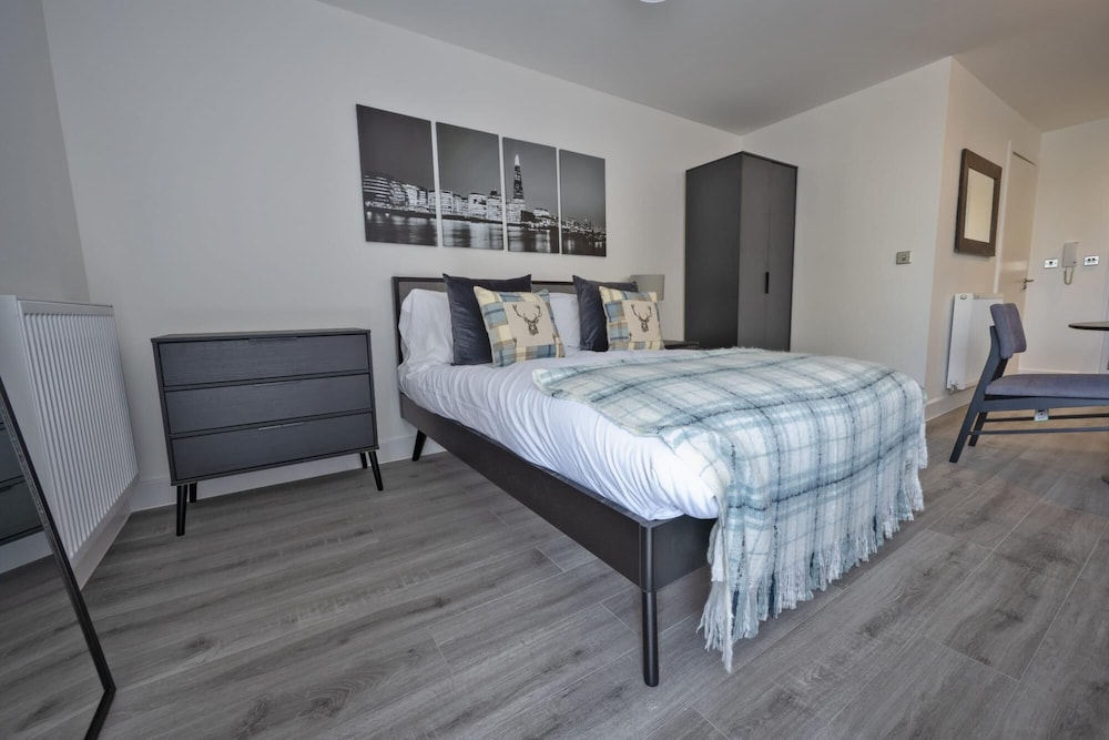 Seven Living Ashford - Luxury Studio Apartment