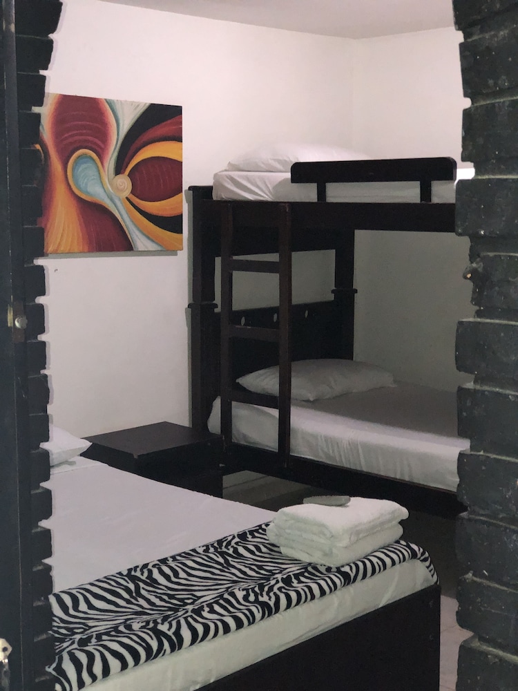 Memphis Hostal - Hostel