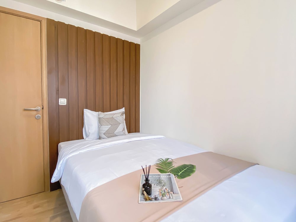 Modern Look And Restful 3Br At Meikarta Apartment