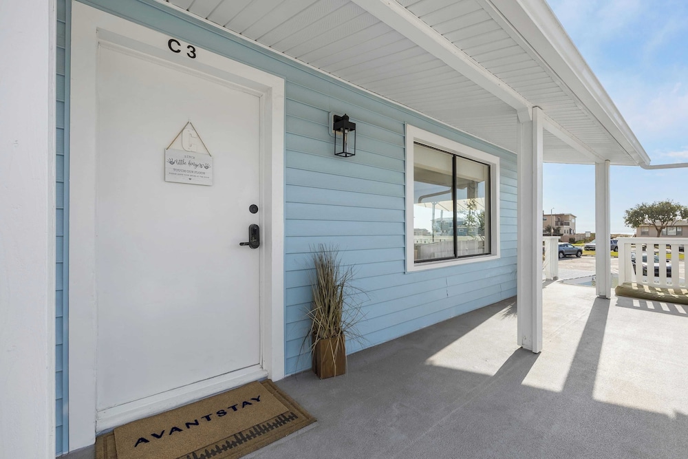 Steps to the Beach, 2 Units w/ Patio, Fire Pit Pacific Coast Highway Buyout