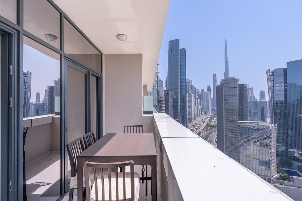 Stylish 1-bedroom Apartment With Stunning Canal Views at Business Bay