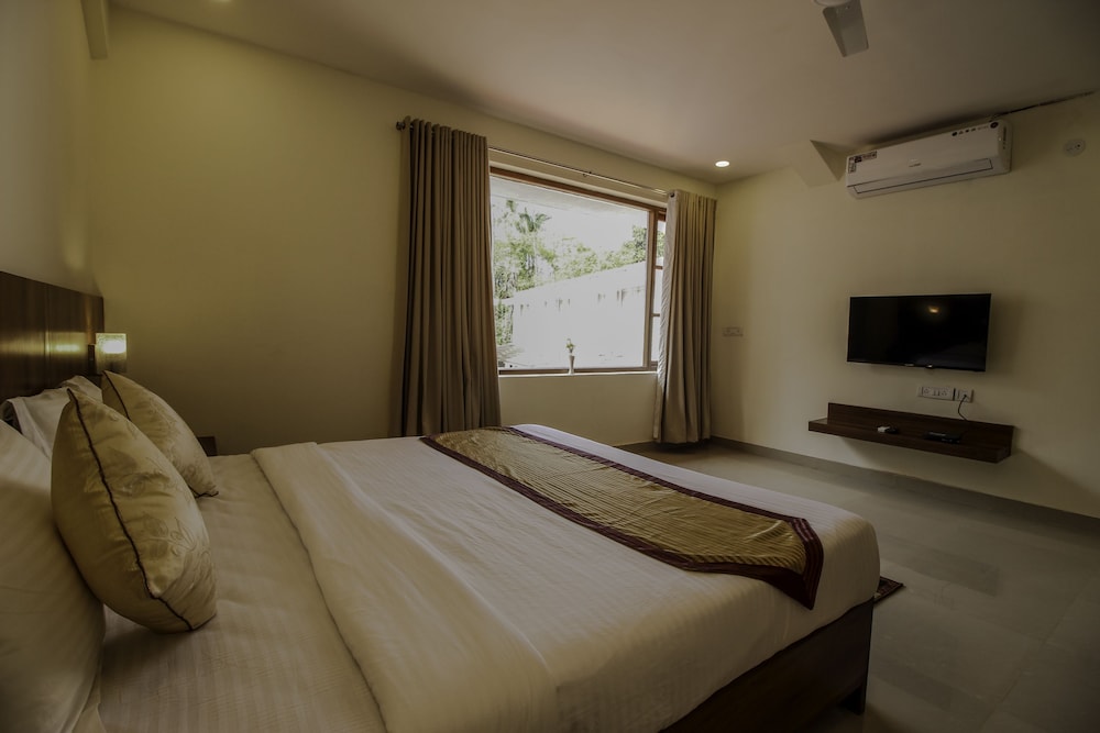OYO 9891 Home Poolside 2BHK Villa Thalassa