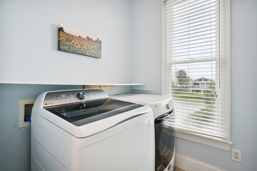 Oceanfront w Pool Panoramic Deck Views 5bdr Folly Ocean Breeze by Avantstay