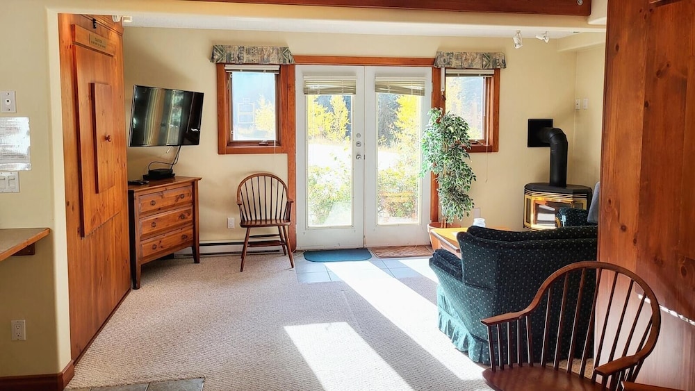 Sun Peaks Vacations - Timberline Village 46 4 Bedroom Home - Property Image 8