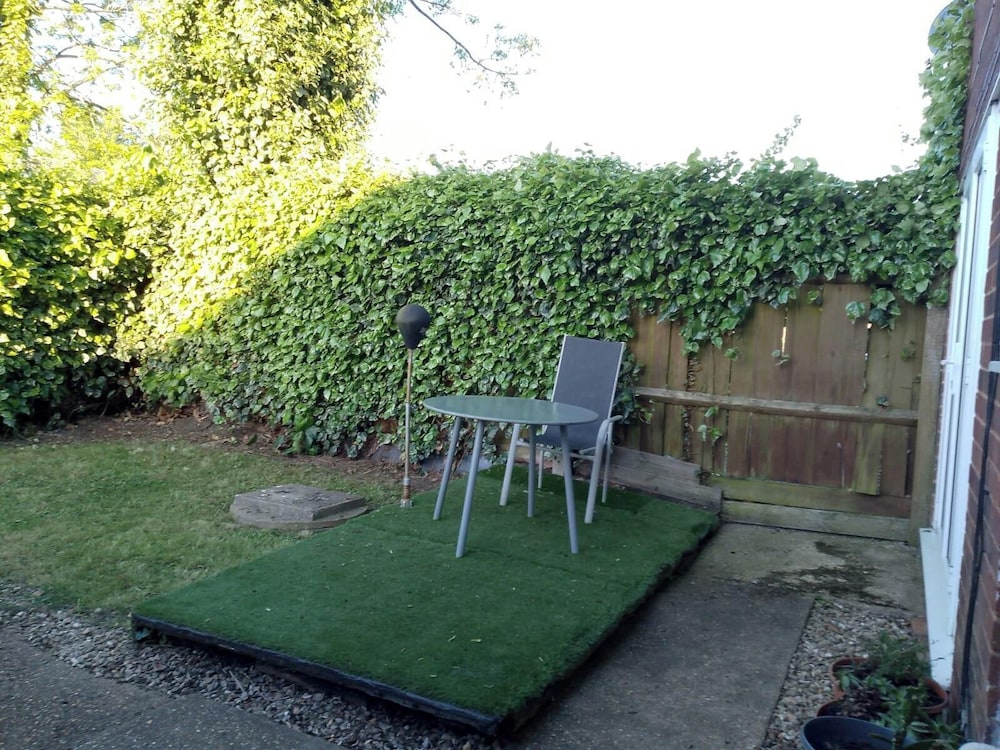 Charming Chestnut Cottage in Huntingdon