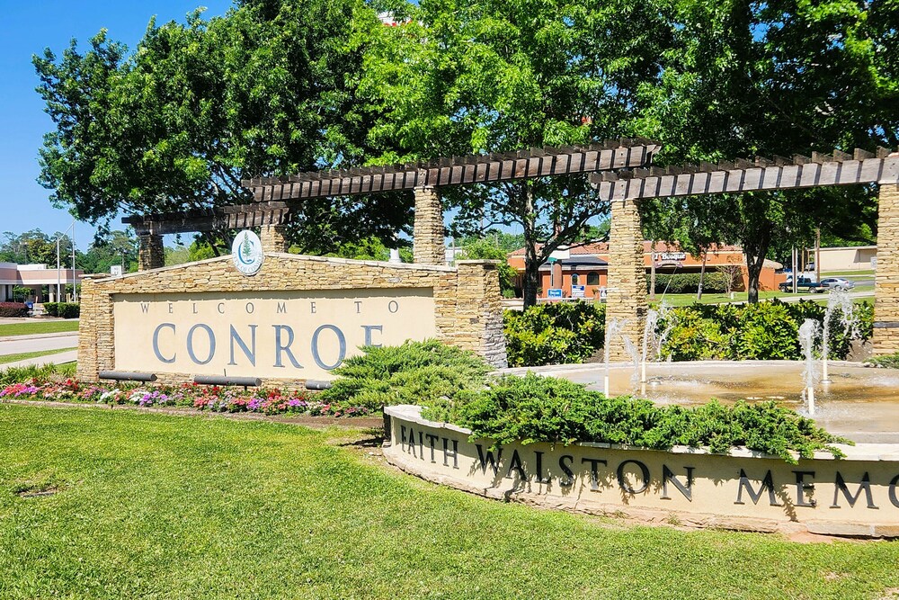 Conroe Home w/ Enclosed Deck: Pets Welcome! - Property Image 4