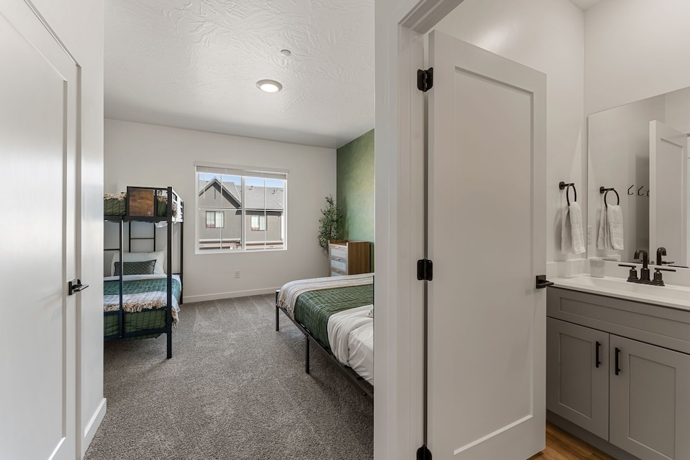 Adventure Basecamp 4 Bedroom Townhouse