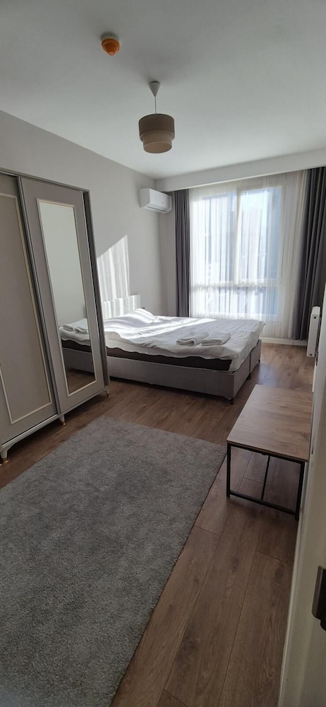 LUX RESIDENCE 2 ROOMS 1 SALOON
