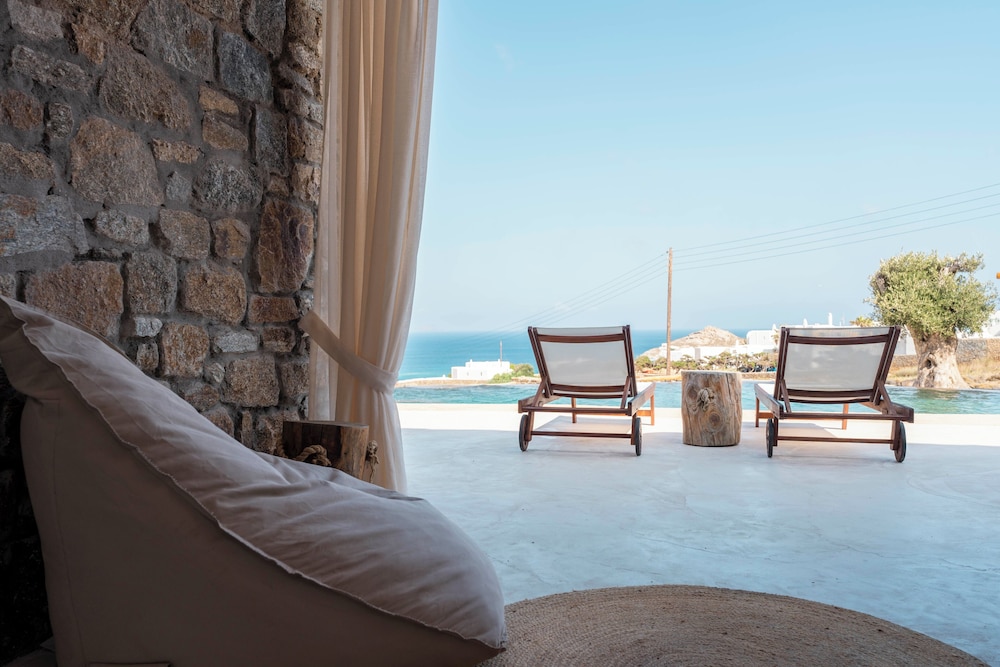 MvibesMykonos homes and studios