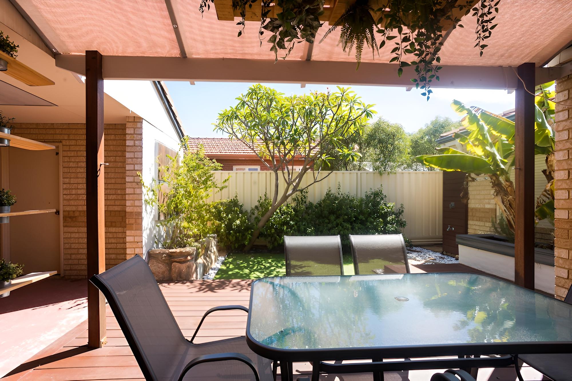 Comfortable 3 BDR Family Home With Patio