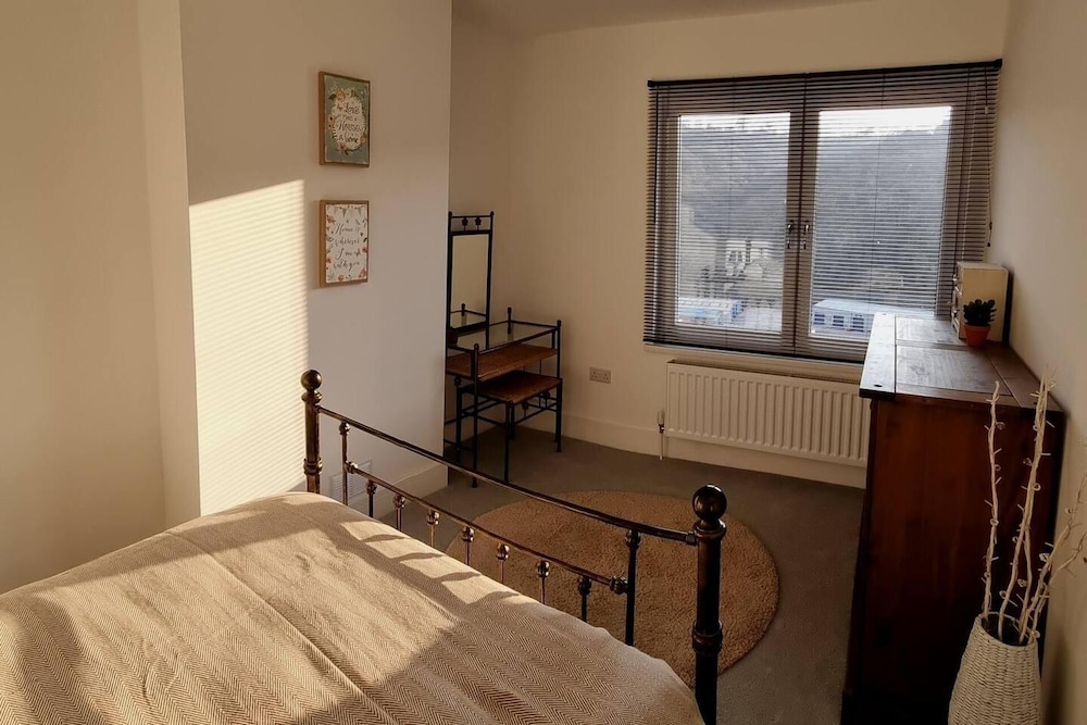 4 Bed Townhouse-sleeps 7-garden-pets-valley View view 5