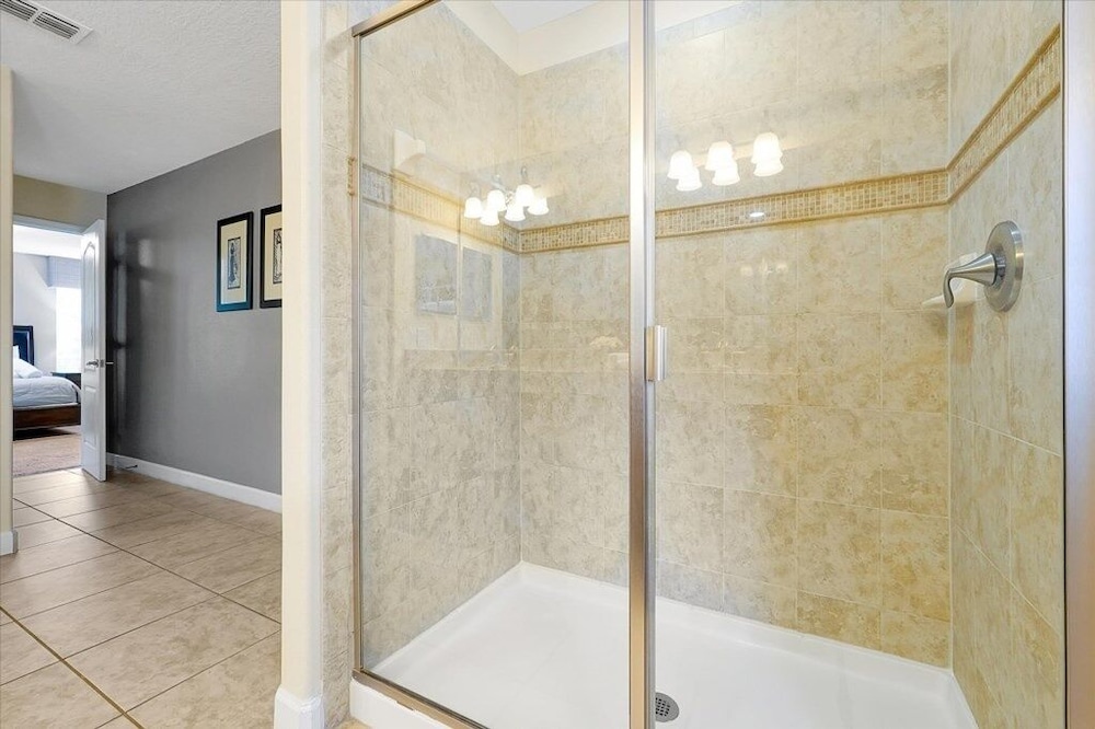 Spacious Vacation Home, No Rear Neighbors! Close To Clubhouse,bbq, Resort Community 6 Bedroom Home