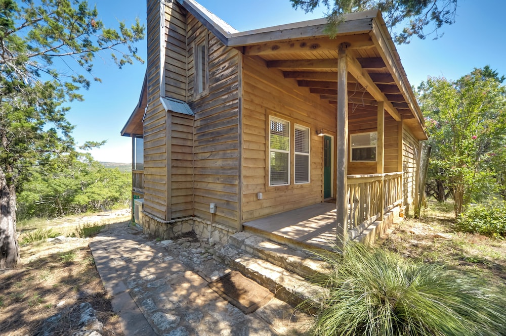 Dog-friendly Cabin w/ Fire Pit in Johnson City!