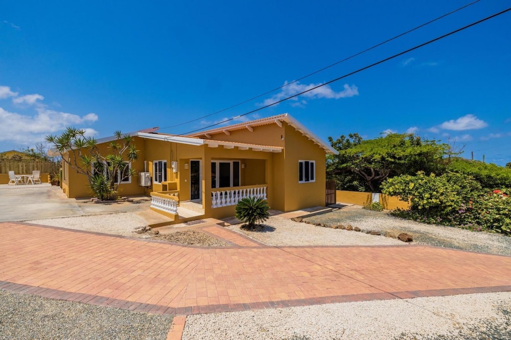 3BR Filled by Nature w Private Pool Ocean View