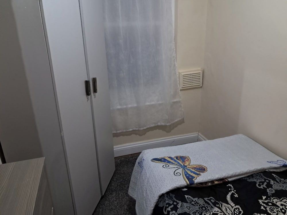 Central 2-bed House - Sleeps 2 & Friendly
