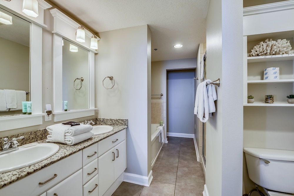 Grand Panama Beach Resort by Book That Condo