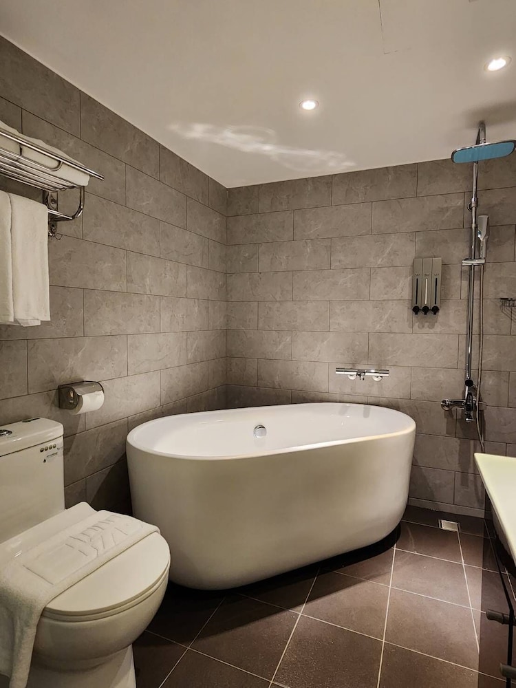 Fun Stay Inn Ximen