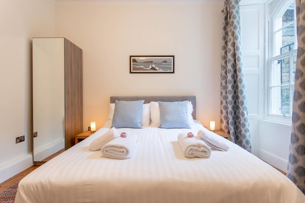 JOIVY Spacious 2 Bed Apt in Ideal City Centre Location view 2