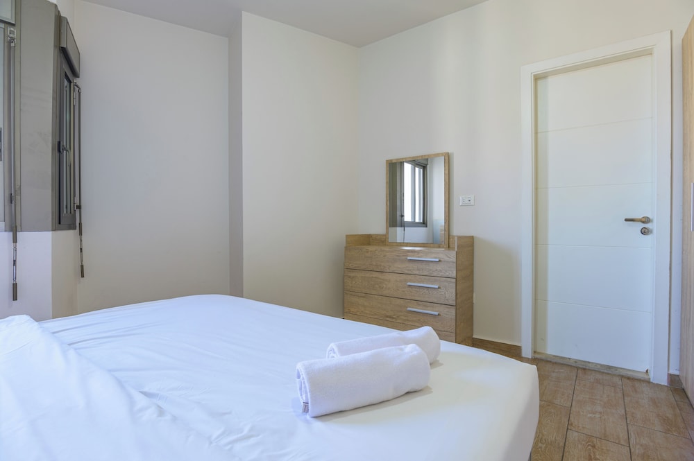 Elevate - Sleek 2-BR Apt by Santa Maria, Jal el Dib