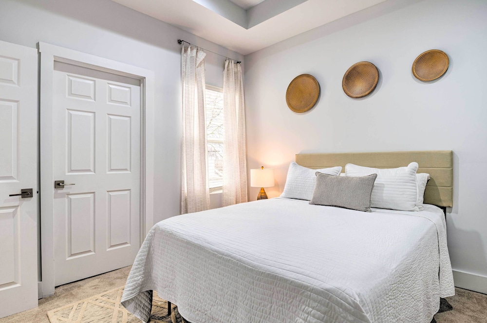 Indianapolis Vacation Home: 3 Mi to Dtwn! view 5