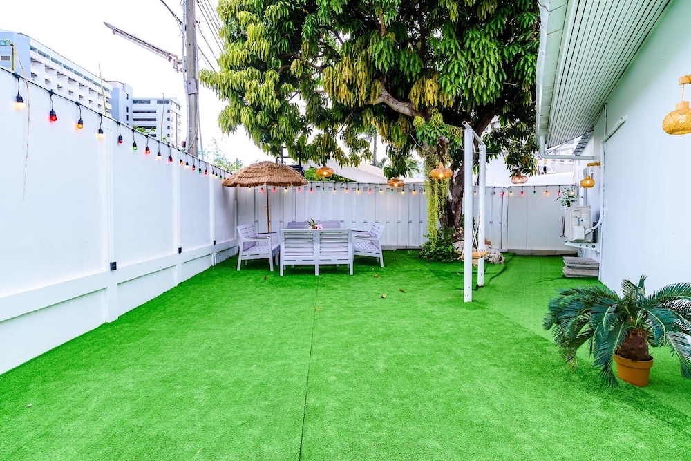 Jomtien 5BR Beach Pool Villa JB5