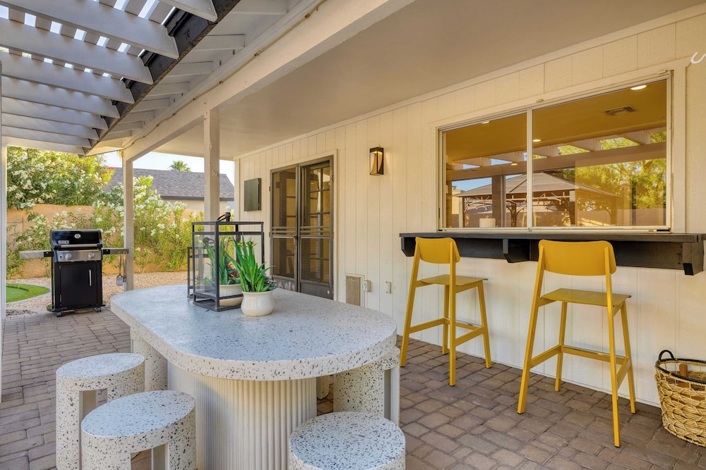 Sol Vista Private Oasis w/ Pool, Putting Green, and Prime Location