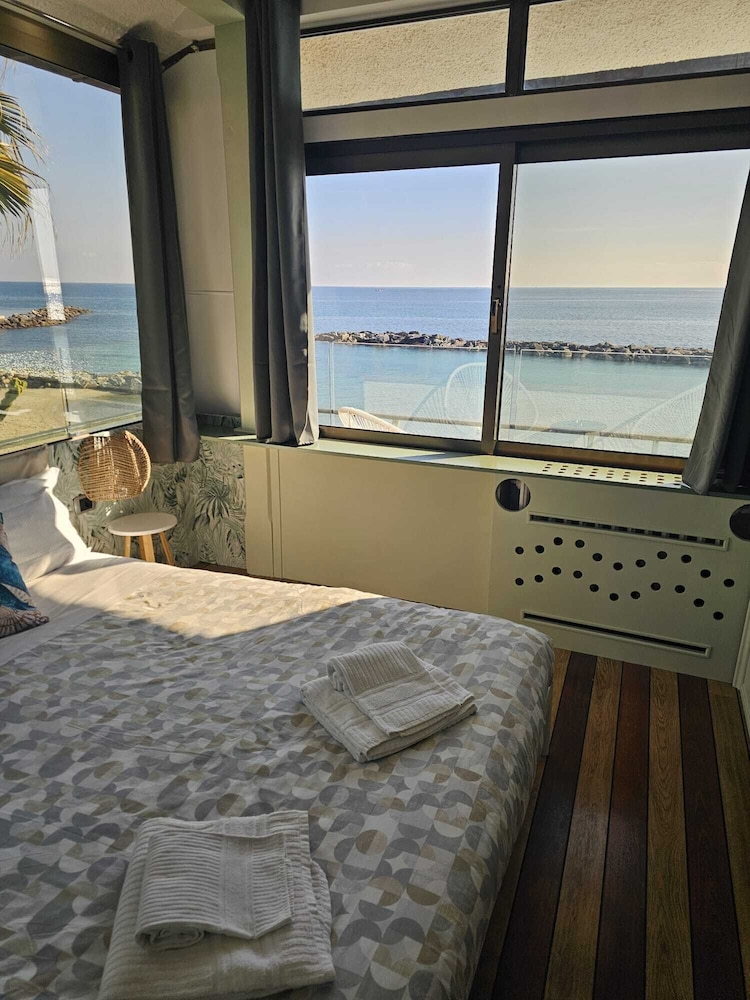 VILLA RITA SEA FROT VIEW