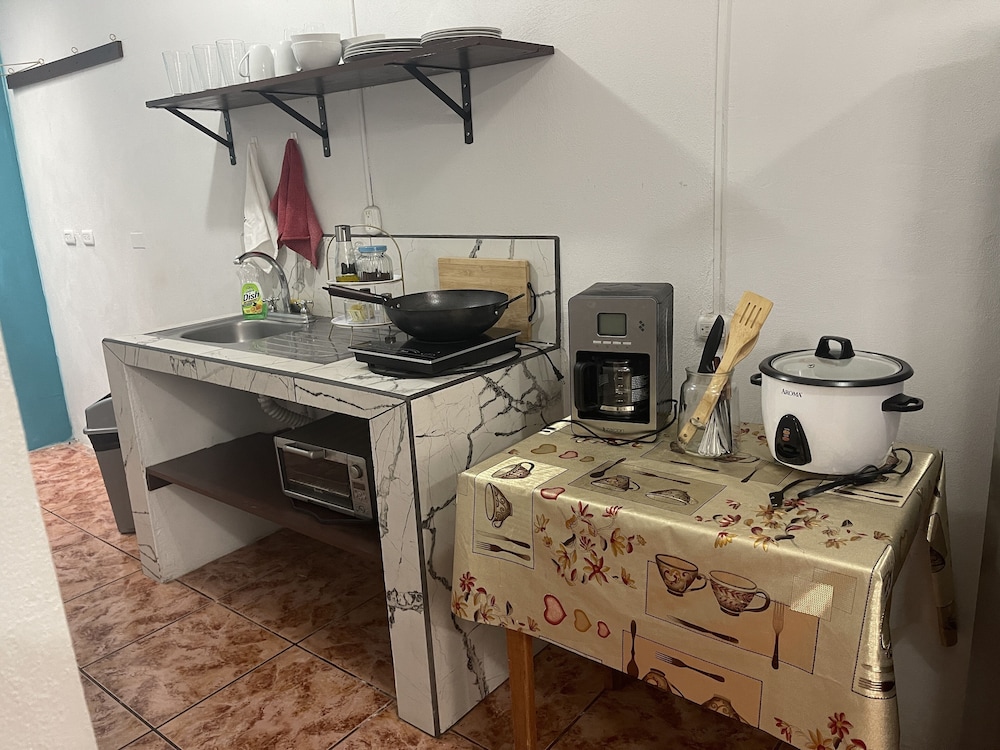 Cozy Downtown Alajuela / 5min from Airport view 4