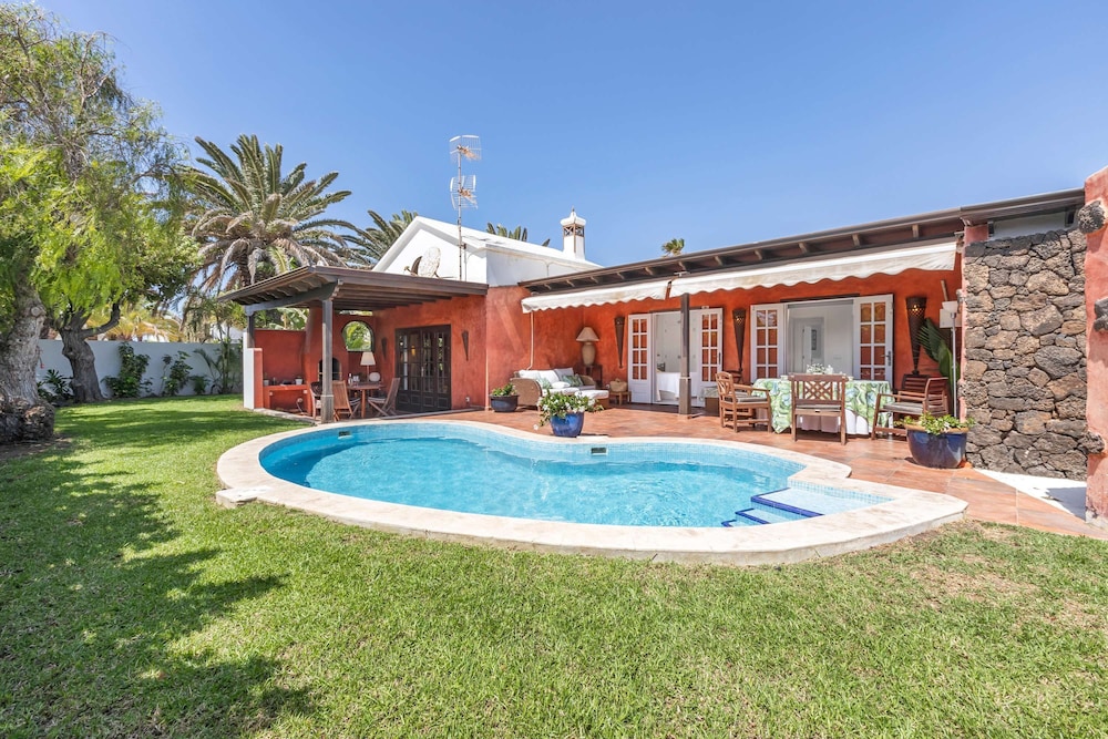 Bayside Evergreen House Serenity Oasis Garden Pool BBQ