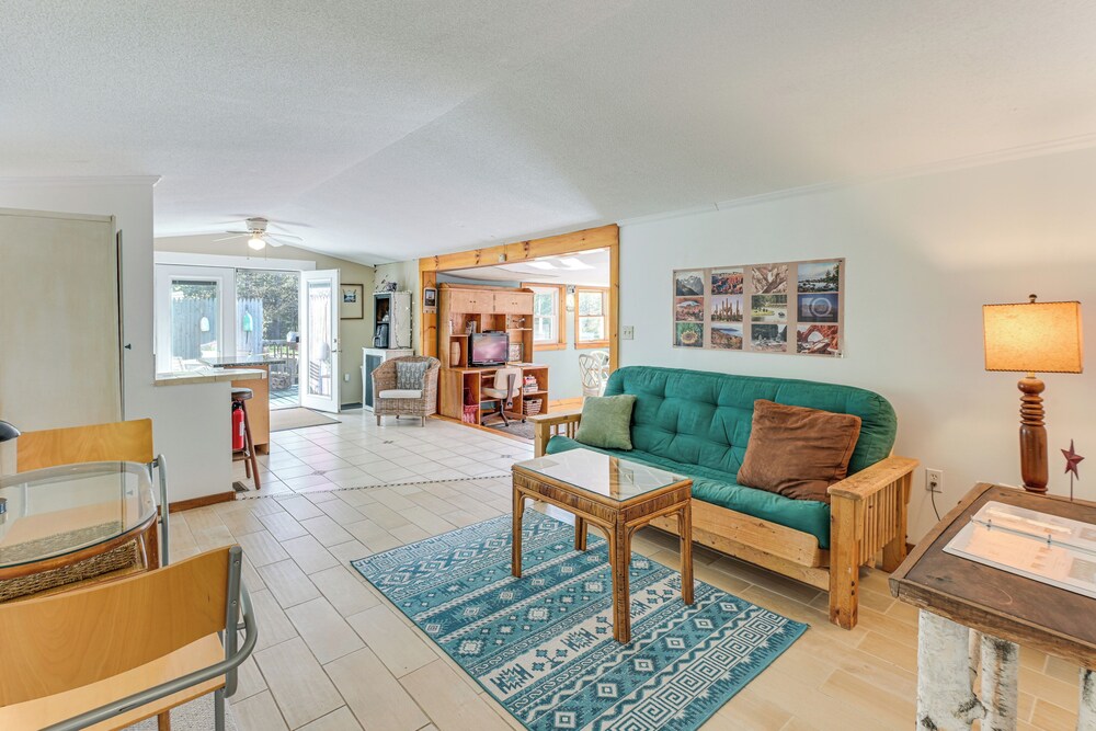 13 Mi to Acadia: Artistic Retreat in Nature