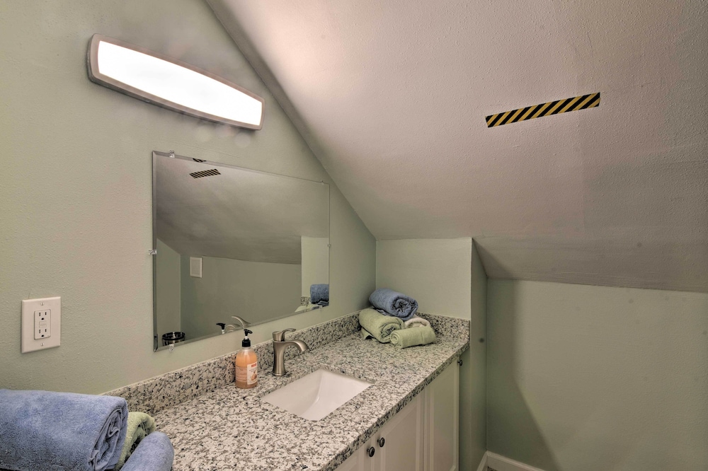 Home w/ Patio & Grill: 2 Mi to Galveston Seawall! view 5