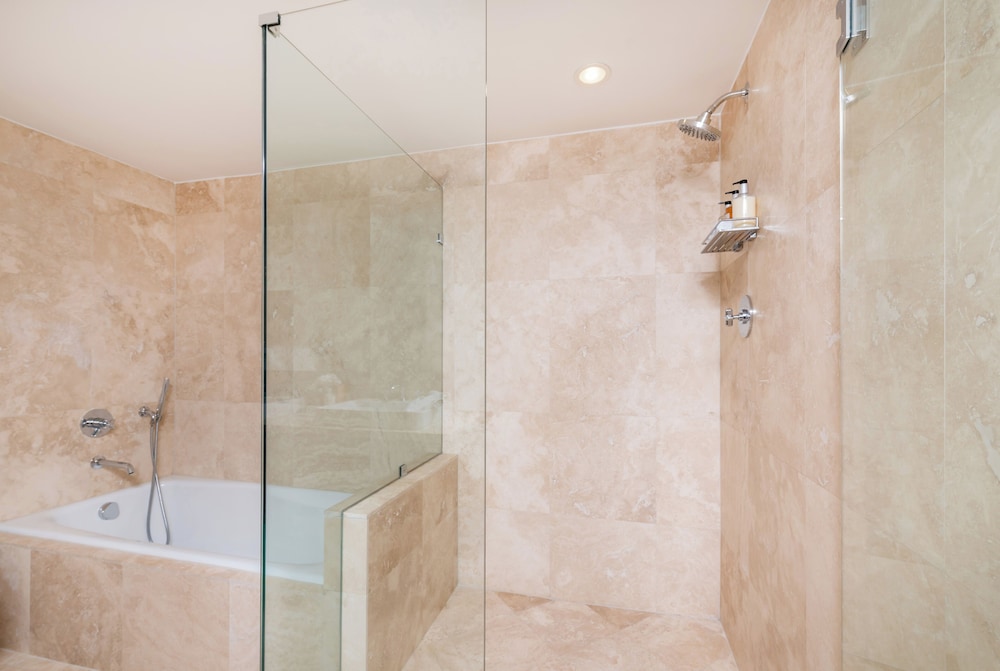 Luxury Vacation Rentals at 1 Hotel & Homes by LRMB