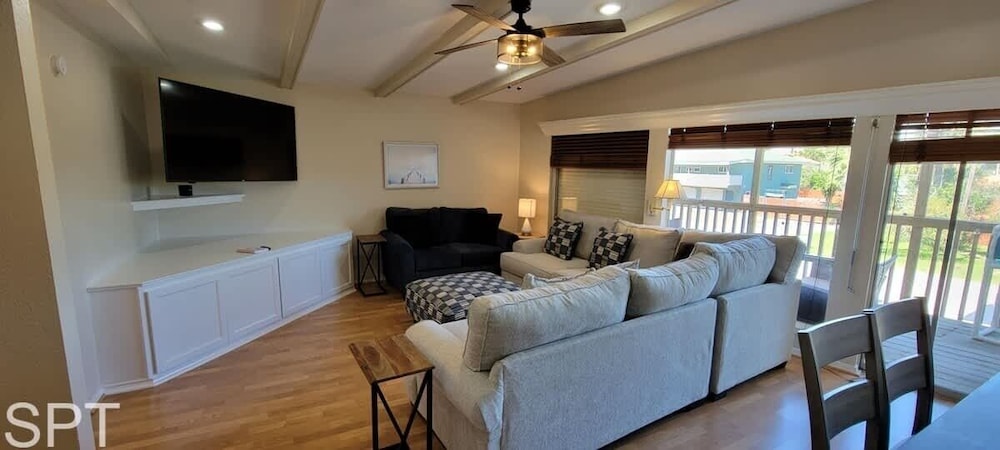 Large 3 Bedr Bay Views Pool Great Deck 3 Bedroom Condo