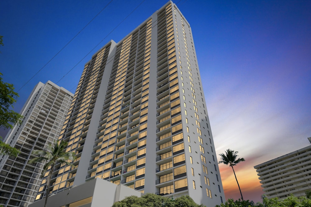 Standard Ocean View Condo - 35th floor views, Free parking & Wifi by Koko Resort Vacation Rentals